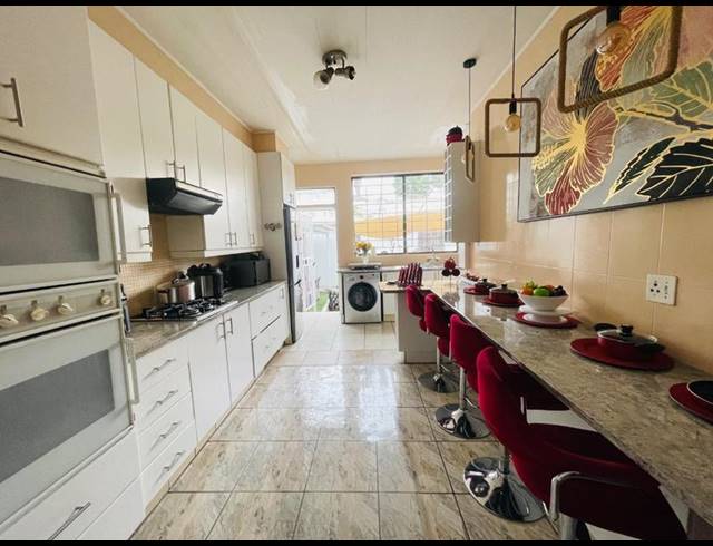 7 BEDROOM HOUSE FOR SALE IN ORANGE GROVE